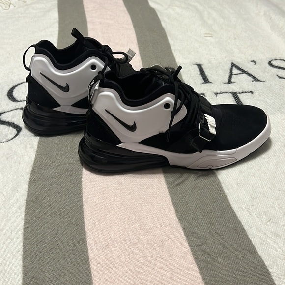 Men’s Nike Air Force 270 - Picture 3 of 4